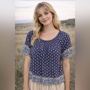 Knox rose size large Blue Floral Women's Top off the shoulder